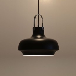 Moderne, zeitgenössische Pendelleuchte aus Metall im Landhausstil
