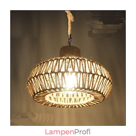 Handgefertigte Vintage-Kronleuchterlampe mit Kunstwerken. Handgefertigte Vintage-Kronleuchterlampe mit Kunstwerken.