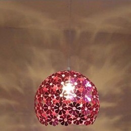 Moderne, pflaumenfarbene Blumenkugel mit einem Kopf aus Kristallglas