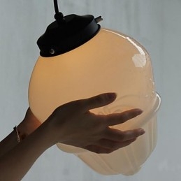 Amerikanischer Retro-Kuckuck aus cremefarbenem Glas