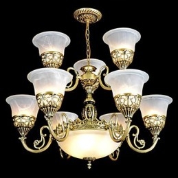 Traditioneller klassischer Vintage-Retro-Kronleuchter aus Bronzemetall