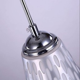 Moderne, schlichte Deckenlampen und Laternen für den Esstisch