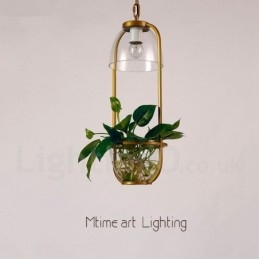 Traditionelle klassische Pendelleuchte aus Glas mit einer Leuchte