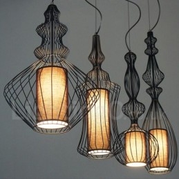 Hängelampe in Vaseform im Landhausstil aus Metall