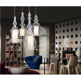 Hängelampe in Vaseform im Landhausstil aus Metall