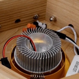 7-flammige Pendelleuchte aus Holz, modern und zeitgenössisch