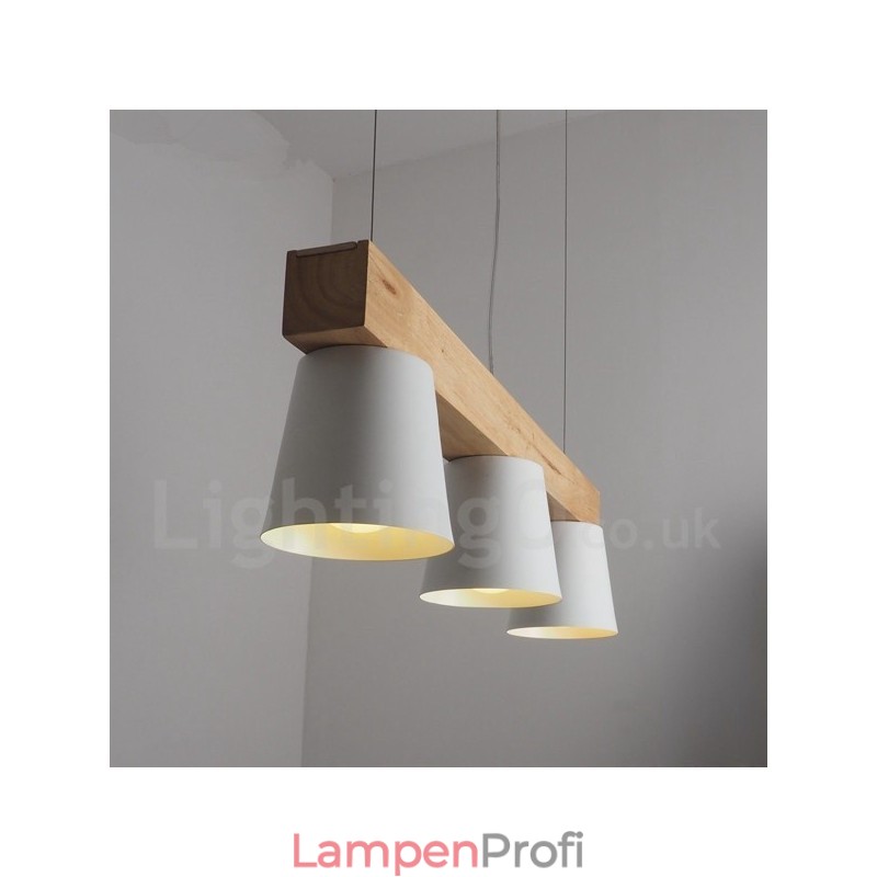Moderne Pendelleuchte aus Holz mit 3 Lichtern