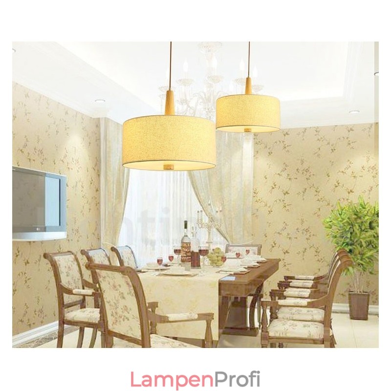 Moderne Pendelleuchte aus Holz im Trommelstil mit Stoffschirm