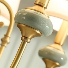 Traditionelles, klassisches Landhaus-Messing-Element für einen Kronleuchter aus Metall im Mini-Stil mit 3 Glühbirnen