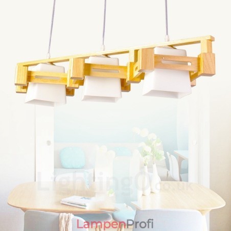 3-flammige Pendelleuchte aus Holz im modernen, zeitgenössischen nordischen Stil mit Stoffschirm 3-flammige Pendelleuchte aus Holz im modernen, zeitgenössischen nordischen Stil mit Stoffschirm