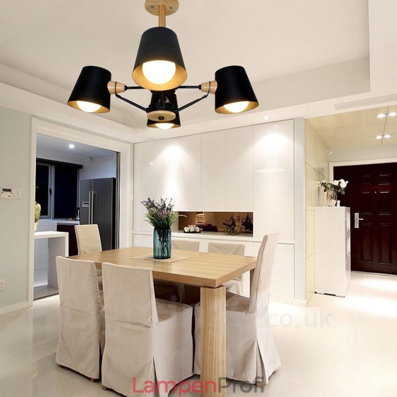 4-flammige Pendelleuchte aus Holz im modernen, zeitgenössischen nordischen Stil mit Eisenschirm