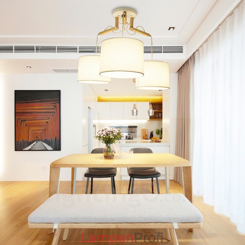 Moderne Pendelleuchte mit 3 Lichtern aus Holz und Stoffschirm