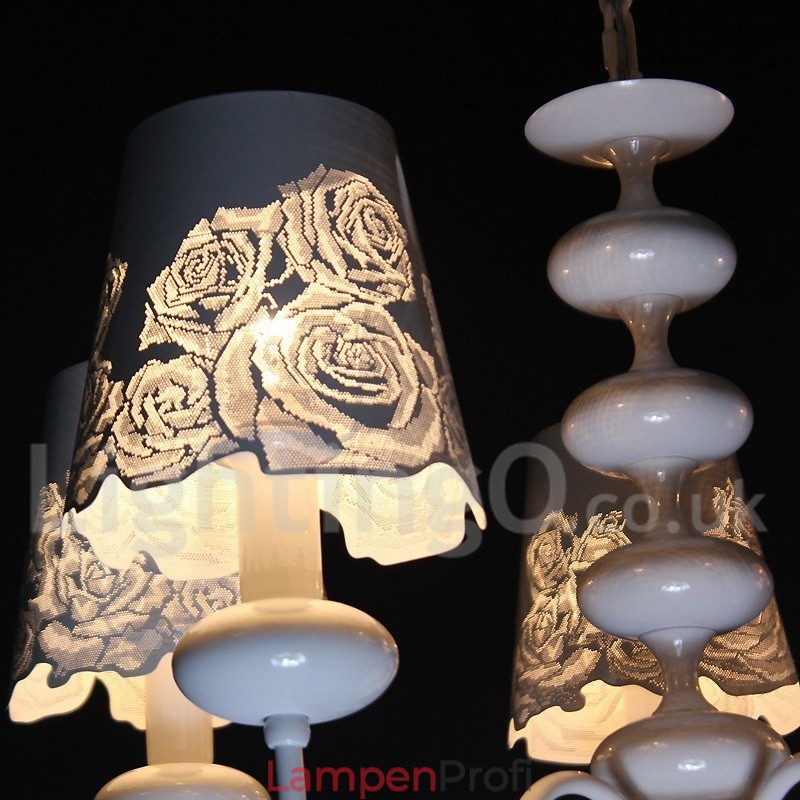 5-flammiger moderner zeitgenössischer hohler weißer Kronleuchter im Kerzenstil