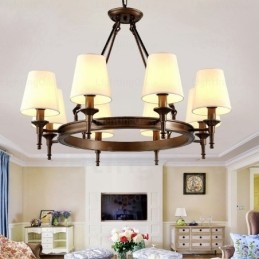 Hängeleuchte im nordischen Landhausstil mit 8 Lichtern und Stoffschirm