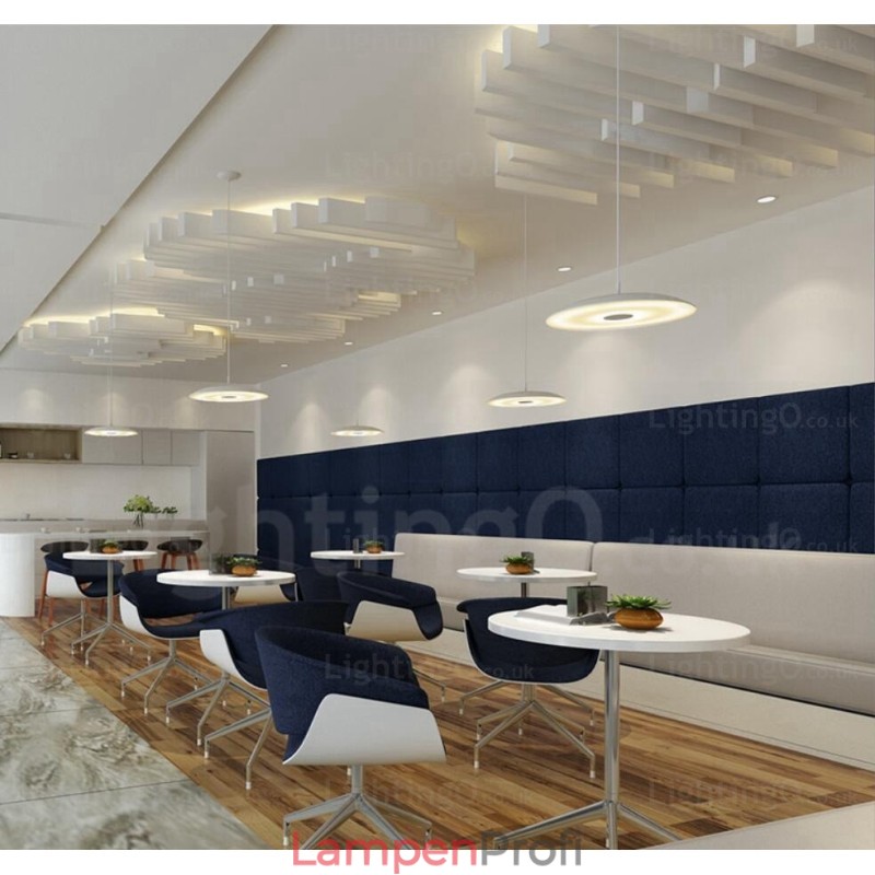 1-flammige, moderne Pendelleuchte mit Glasschirm