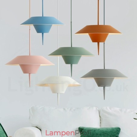 Moderne zeitgenössische Pendelleuchte aus Stahl Moderne zeitgenössische Pendelleuchte aus Stahl