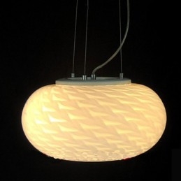 Moderne minimalistische geschnitzte milchig weiße Kronleuchterlampe