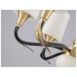 Luxuriöser rustikaler Retro-Kerzenleuchter aus reinem Messing im Vintage-Stil mit Steinanhänger und Glasschirmen