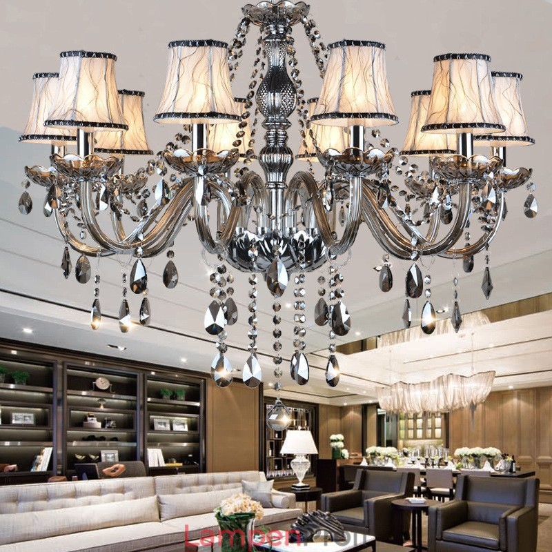 Großer Kronleuchter aus K9-Kristall in grauer Kerze mit Schirmen