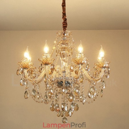 Eleganter Kronleuchter mit 8 Kerzen und Kristallen in Cognac-Farbe Eleganter Kronleuchter mit 8 Kerzen und Kristallen in Cognac-Farbe