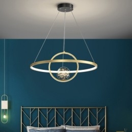 Nordische moderne Pendelleuchte mit goldenem Kreis