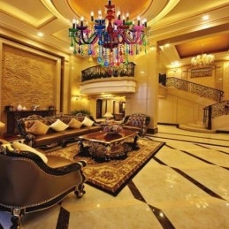 Farbenfrohe Kronleuchter im europäischen Stil, luxuriöse Pendelleuchte