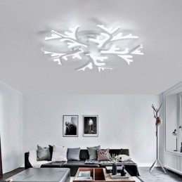 Moderne, minimalistische Deckenleuchte mit Geweih-Motiv