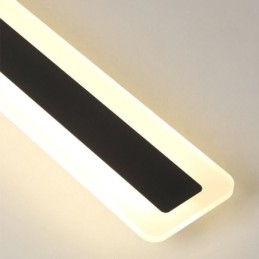 Linearer Deckenstrahler aus Acryl zur bündigen Montage