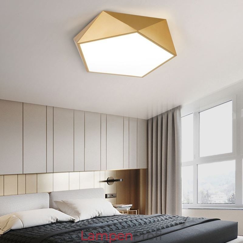 Goldfarbene, geometrische Deckenleuchte aus Acryl