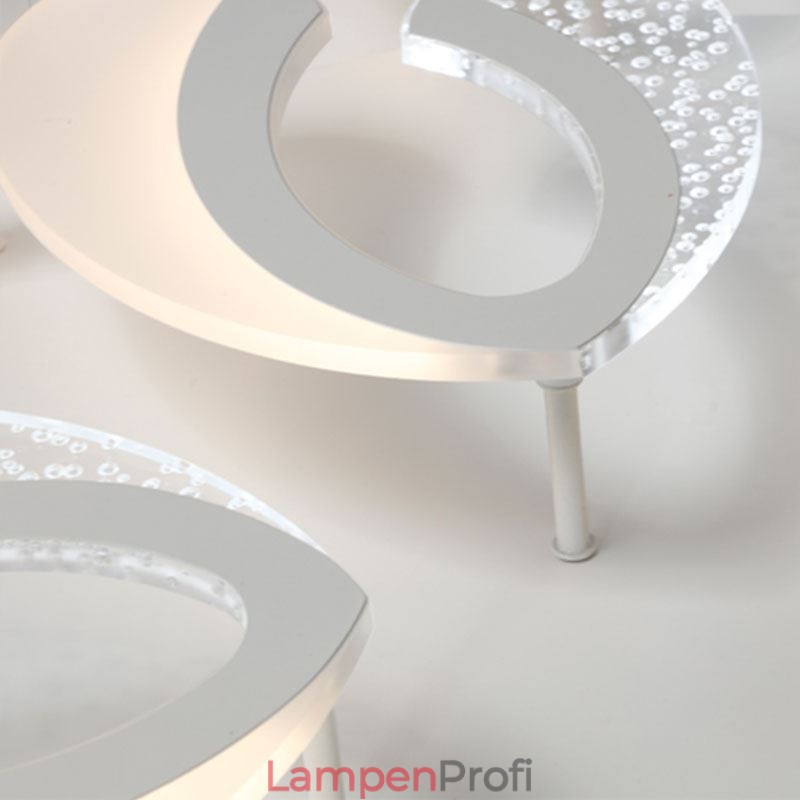 Moderne, schlichte Deckenleuchte in Herzform aus Acryl