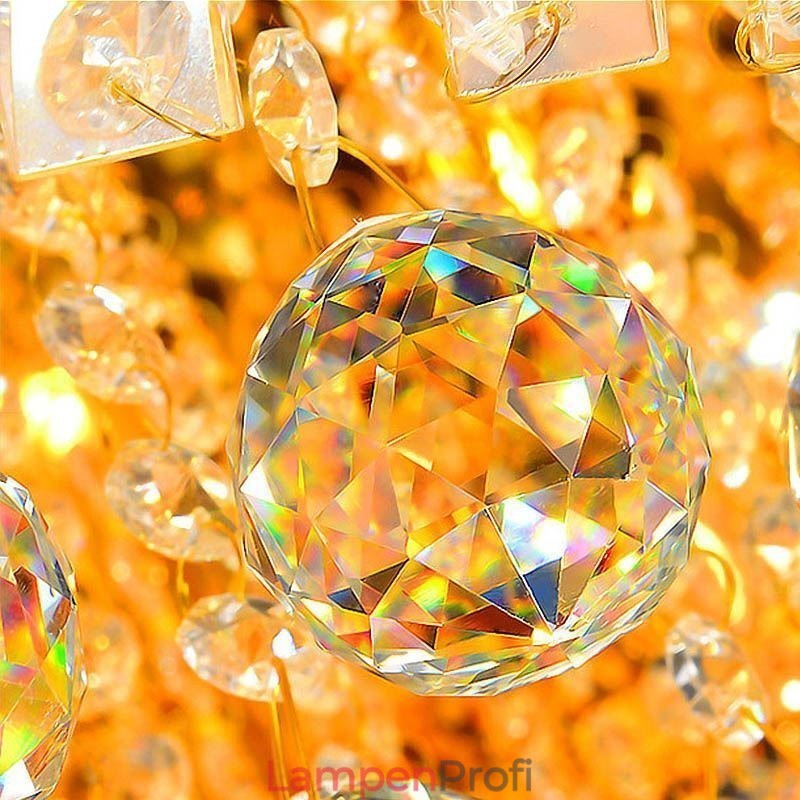 Moderner, flächenbündiger dreistufiger Kristallkronleuchter