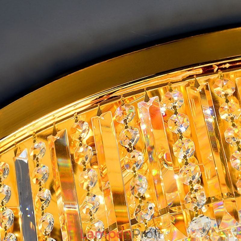 Anmutige Deckenleuchte mit goldenem Kristall