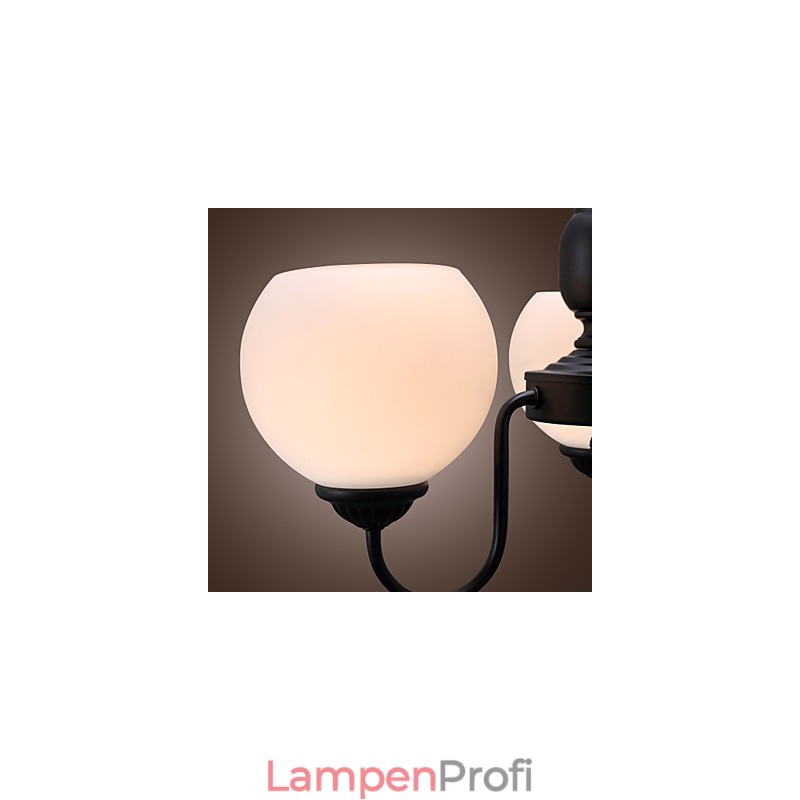 Traditioneller klassischer Kronleuchter aus Bronze im Kerzenstil