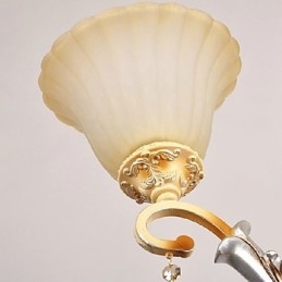 Traditioneller klassischer Kronleuchter mit Kristallmalerei