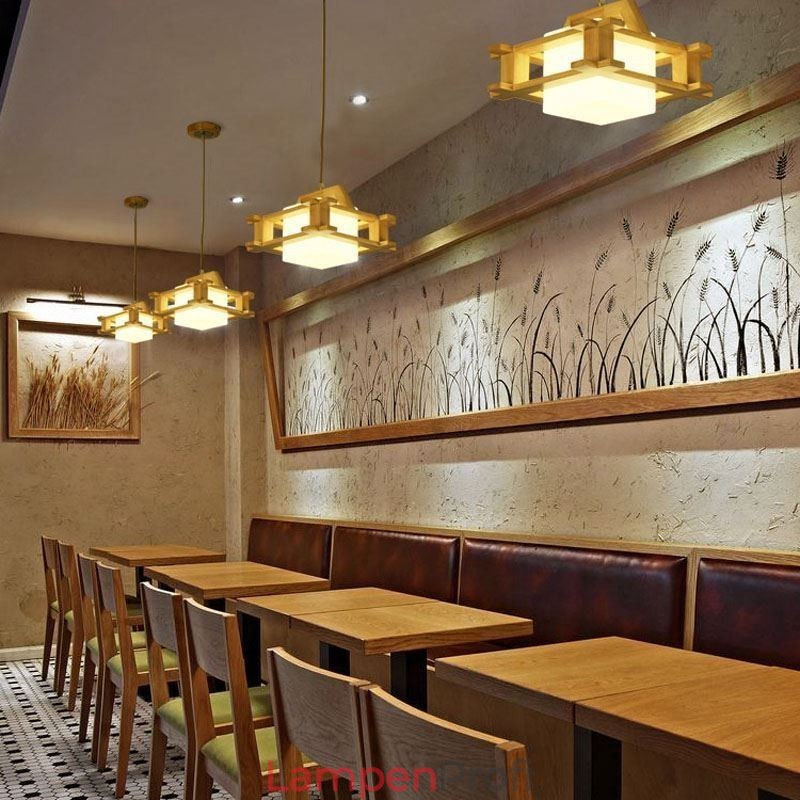 Pendelleuchte aus Eiche im nordischen Stil mit Lampenschirm aus Milchglas