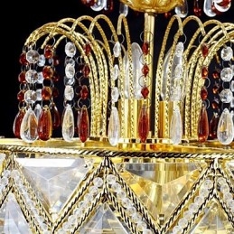 Traditioneller klassischer Kronleuchter aus Metall mit Kristallmalerei