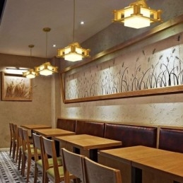 Pendelleuchte aus Eiche im nordischen Stil mit Lampenschirm aus Milchglas