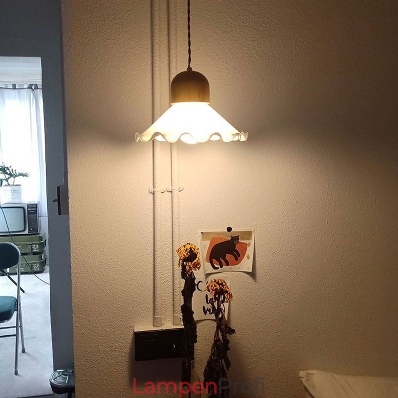 Moderne Pendelleuchte aus Glas mit Spitze und Einzelkopf