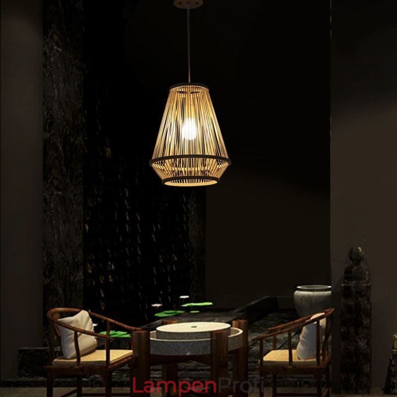 Hängelampe aus Bambusgeflecht für den Nachttisch