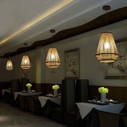 Hängelampe aus Bambusgeflecht für den Nachttisch