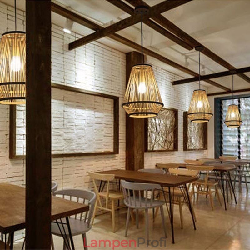 Hängelampe aus Bambusgeflecht für den Nachttisch