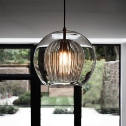 Moderne Pendelleuchte aus Glas mit Einzelkopf