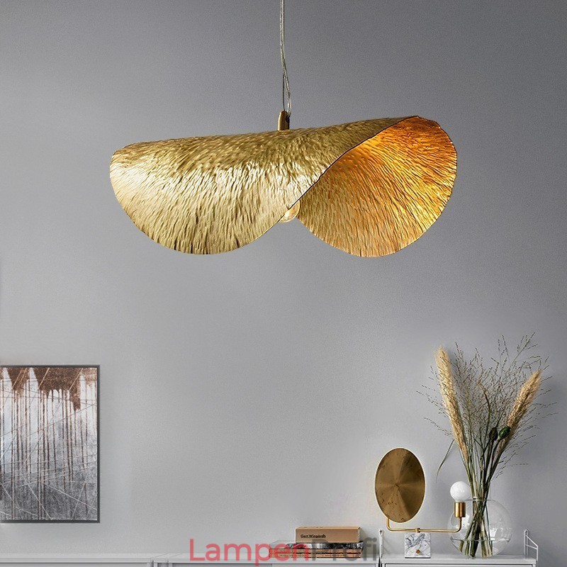 Traditionelle klassische Pendelleuchte aus reinem Messing