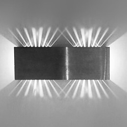 Moderne Wandleuchte mit Streulichtdesign, 2 kubische Schirme