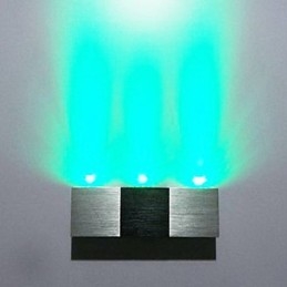 Moderne Wandleuchte mit Streulicht, rechteckiger Aluminiumkörper