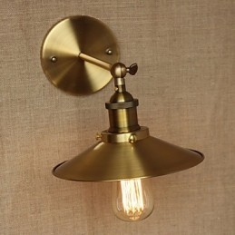 Minimalistische Villa im Industriestil, Retro-Kupfer-Dekorschirme vor der Kirchengangwand