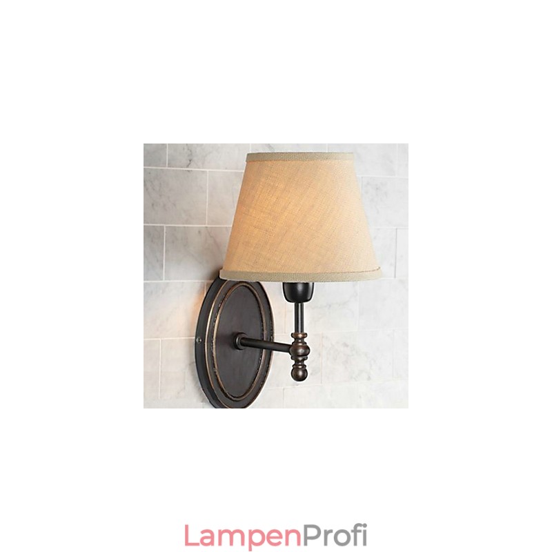 Ländliche nordische Wandlampe im Stil der alten Traditionen mit warmem Stoffbezug