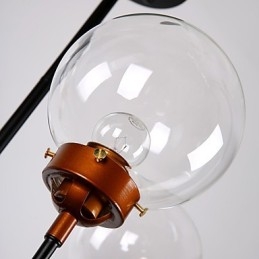 Contracted Creative spielte die Rolle der amerikanischen Glaskugel-Droplight „Sitting Magic Beans“.