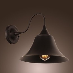 Künstlerische Wandleuchte mit Retro-Metallschirm und Halterung