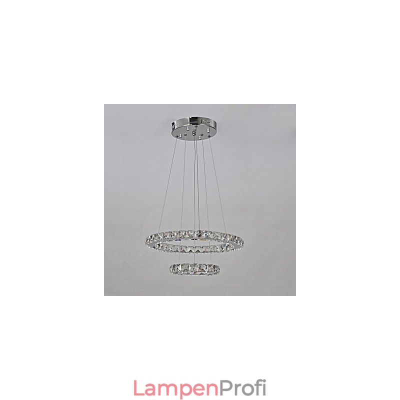 Traditioneller klassischer Kronleuchter aus Chrommetall